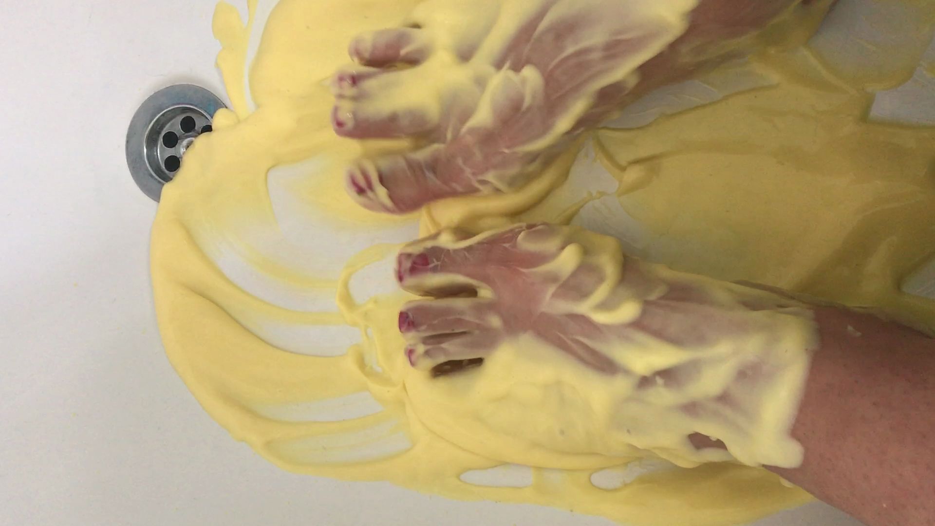 queen-brats-messy-foot-play_main.jpg